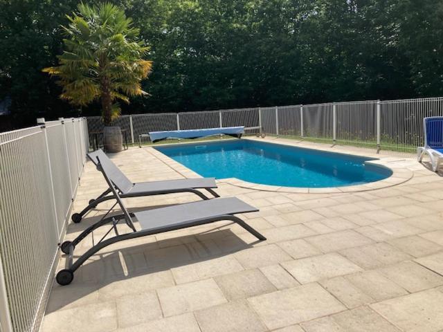 Gite Des Combes Blanches Avec Piscine Frayssinet-le-Gélat Exterior foto